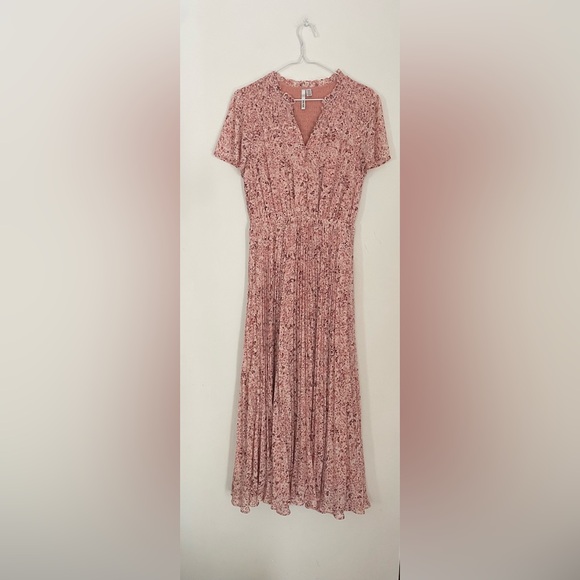 Forever New Pink Floral A-Line pleated dress - Picture 5 of 11